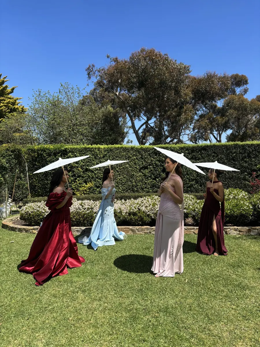 bridesmaids with parasols, melbourne